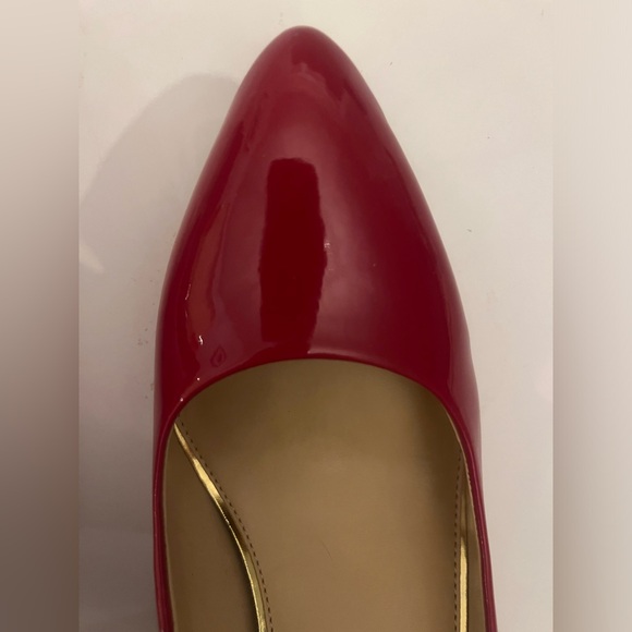 NIB Rich red pumps 7.5 - Picture 3 of 10